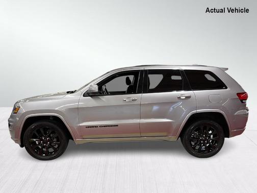 Photo 4 of 32 of 2020 Jeep Grand Cherokee Laredo