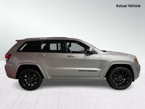 Photo 5 of 32 of 2020 Jeep Grand Cherokee Laredo