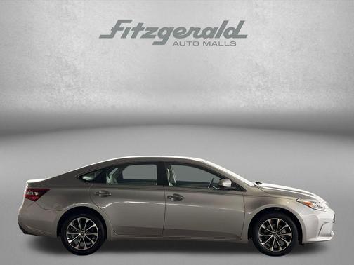 Celestial Silver Metallic 2018 Toyota Avalon XLE Premium