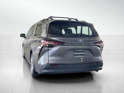 2022 Toyota Sienna XLE 7 Passenger