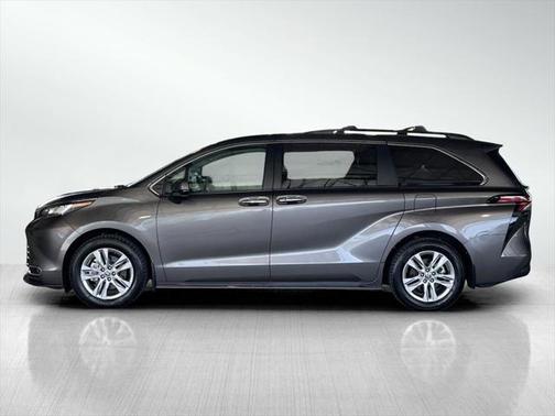 2022 Toyota Sienna XLE 7 Passenger
