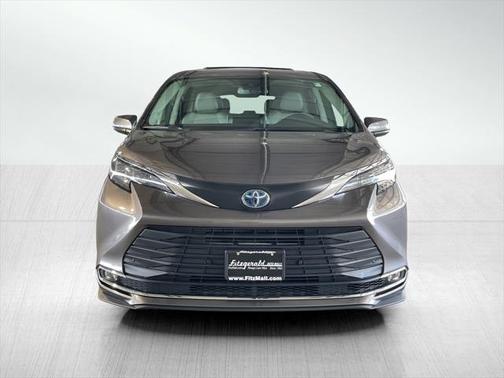 2022 Toyota Sienna XLE 7 Passenger