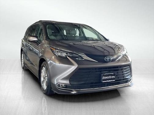 2022 Toyota Sienna XLE 7 Passenger