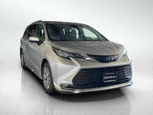 2023 Toyota Sienna XLE 8 Passenger