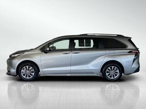 2023 Toyota Sienna XLE 8 Passenger