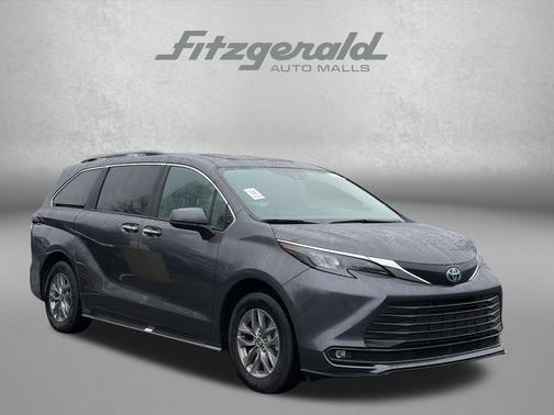 2025 Toyota Sienna XLE