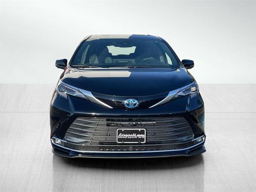 2025 Toyota Sienna Platinum 7 Passenger