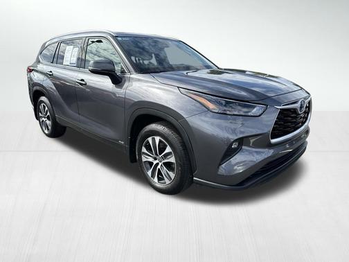 2022 Toyota Highlander Hybrid XLE