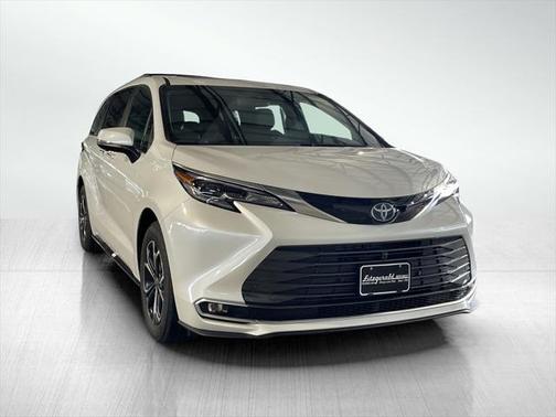 2025 Toyota Sienna Platinum 7 Passenger