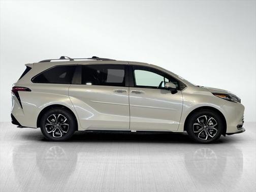 2025 Toyota Sienna Platinum 7 Passenger