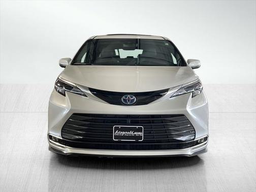 2025 Toyota Sienna Platinum 7 Passenger