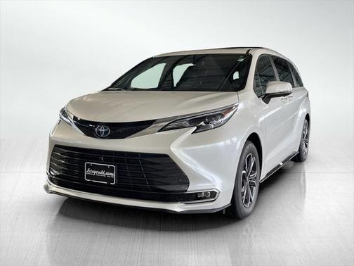 2025 Toyota Sienna Platinum 7 Passenger