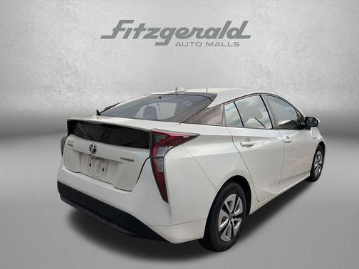 Blizzard Pearl 2016 Toyota Prius Three