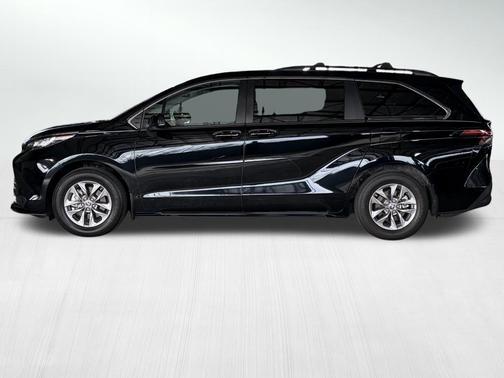 2023 Toyota Sienna LE