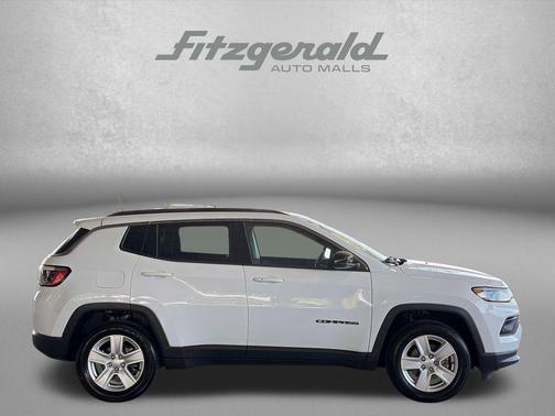 Bright White Clearcoat 2022 Jeep Compass Latitude