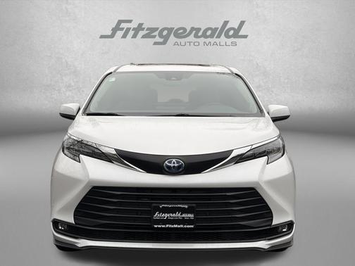 2025 Toyota Sienna XLE