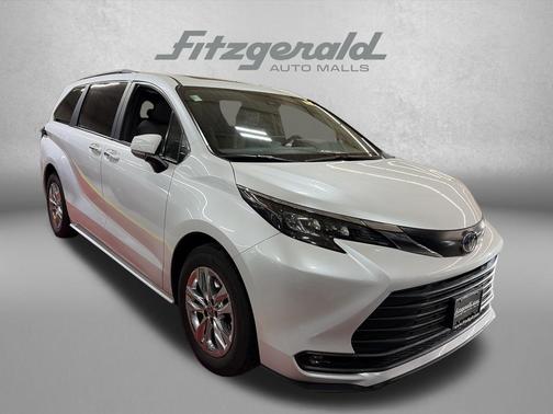 2025 Toyota Sienna XLE