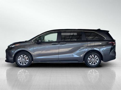 2025 Toyota Sienna LE