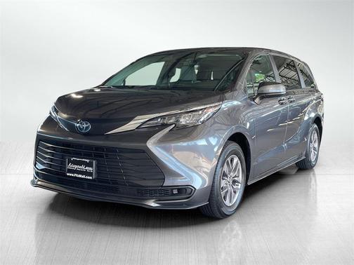 2025 Toyota Sienna LE