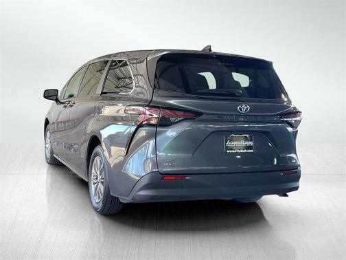 2025 Toyota Sienna LE