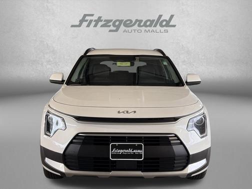 Snow White Pearl 2025 Kia Niro EX