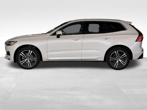 2021 Volvo XC60 T5 Momentum