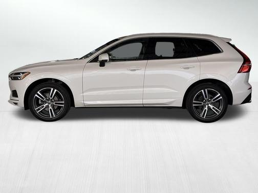 2021 Volvo XC60 T5 Momentum