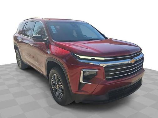 Radiant Red Tintcoat 2026 Chevrolet Traverse LT