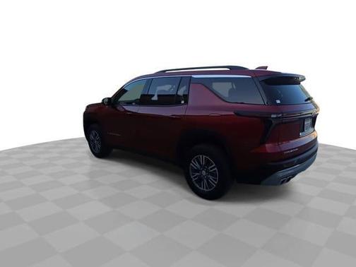 Radiant Red Tintcoat 2026 Chevrolet Traverse LT