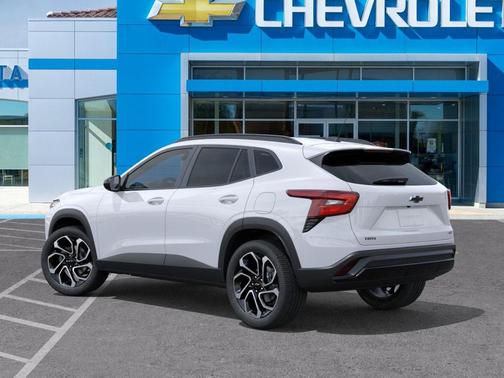 Summit White 2026 Chevrolet Trax FWD 2RS