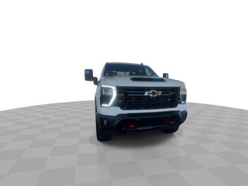 Summit White 2026 Chevrolet Silverado 2500 Crew Cab, Standard Bed, XR2, 4WD