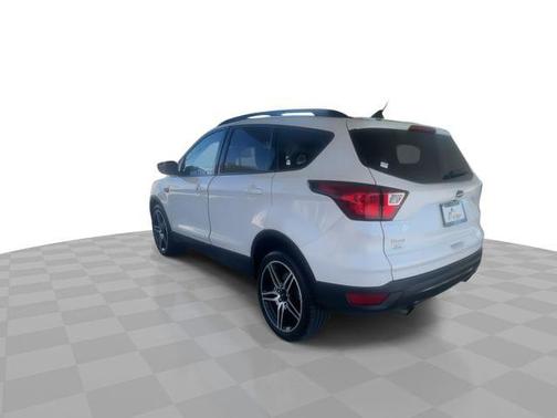 White Platinum Metallic Tri-Coat 2019 Ford Escape SEL