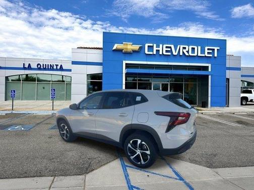 White Sands 2026 Chevrolet Trax FWD 1RS