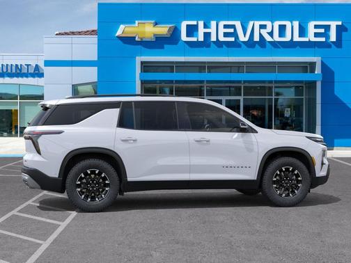 Polar White Tricoat 2026 Chevrolet Traverse AWD Z71