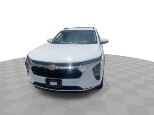 Summit White 2026 Chevrolet Trax LT