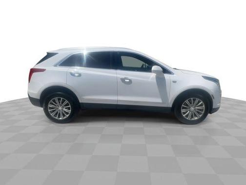 Crystal White Tricoat 2018 Cadillac XT5 Luxury