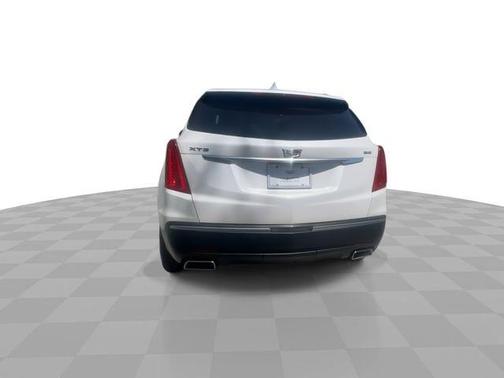 Crystal White Tricoat 2018 Cadillac XT5 Luxury