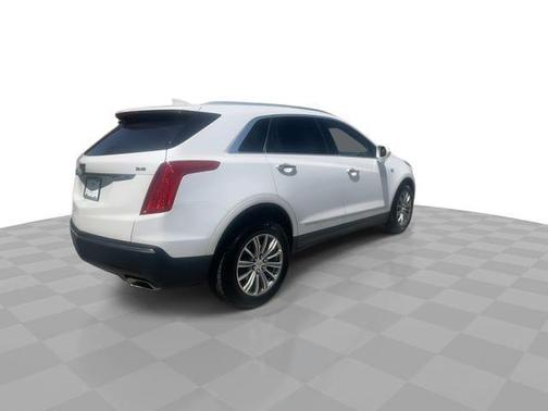 Crystal White Tricoat 2018 Cadillac XT5 Luxury