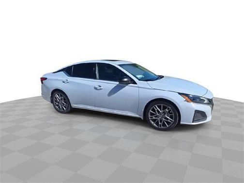 2023 Nissan Altima SR VC-Turbo FWD