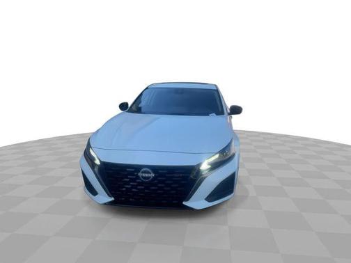 Pearl White Tricoat 2023 Nissan Altima SR VC-Turbo FWD