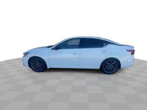 Pearl White Tricoat 2023 Nissan Altima SR VC-Turbo FWD