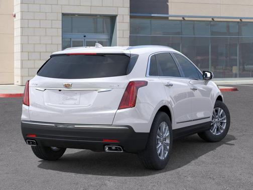 Crystal White Tricoat 2026 Cadillac XT5 Luxury
