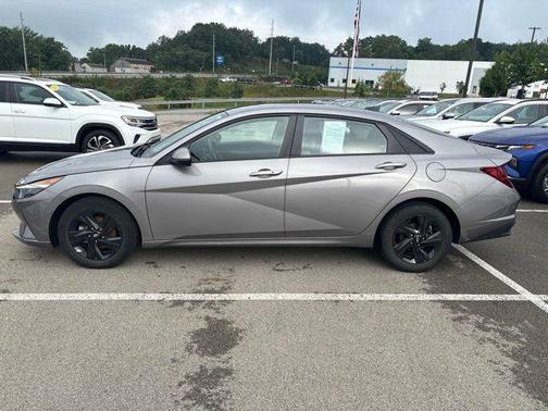 Fluid Metal 2022 Hyundai ELANTRA SEL