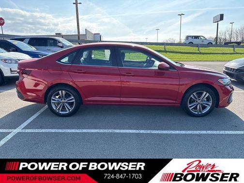 Kings Red Metallic 2023 Volkswagen Jetta 1.5T SE