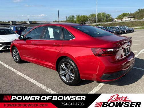 Kings Red Metallic 2023 Volkswagen Jetta 1.5T SE