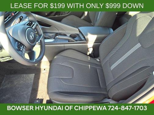 2025 Hyundai ELANTRA SE