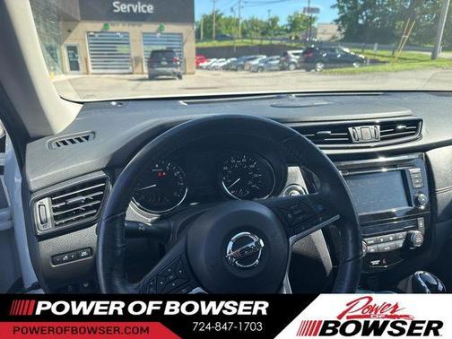 Pearl White 2018 Nissan Rogue SL