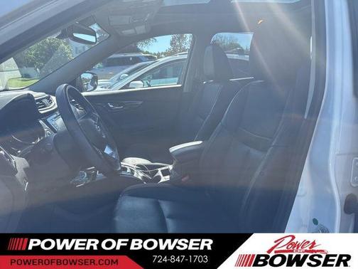 Pearl White 2018 Nissan Rogue SL