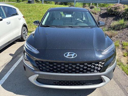 Abyss Black Pearl 2023 Hyundai KONA SE