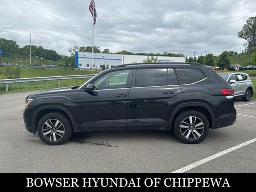 Deep Black 2022 Volkswagen Atlas 2.0T SE
